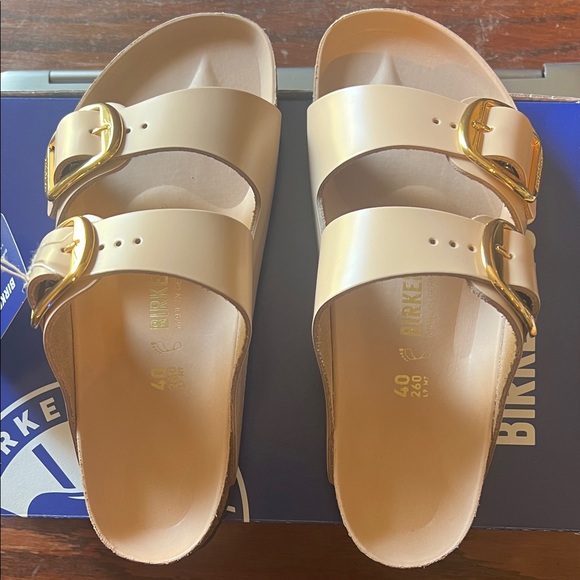Birkenstock Shoes - BIRKENSTOCK ARIZONA BIG BUCKLE HIGH SHINE NEW BEIGE SIZE 9 WOMENS